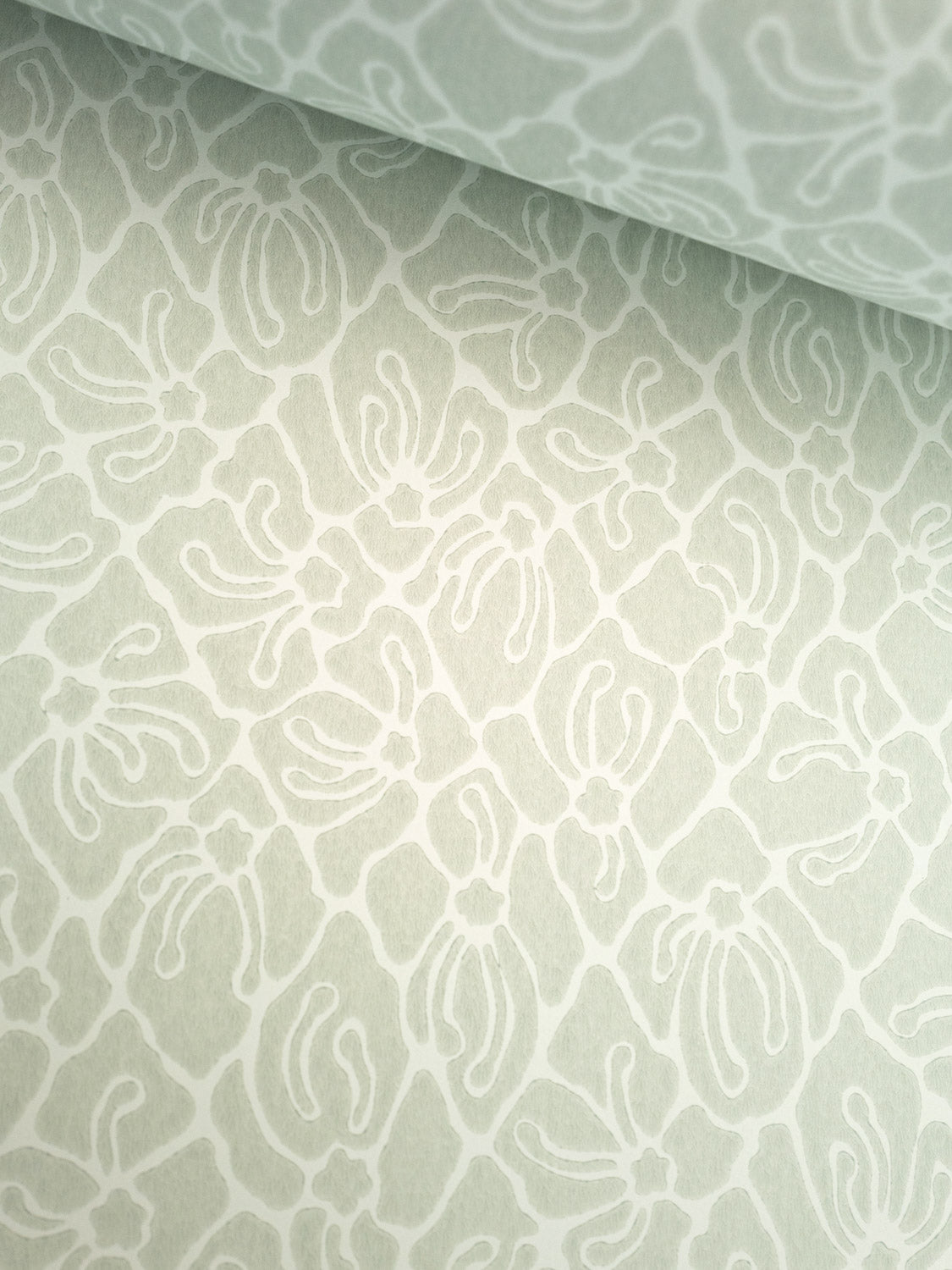 Fröviva Lichen Green wallpaper roll – soft green leaves and pistils on off-white