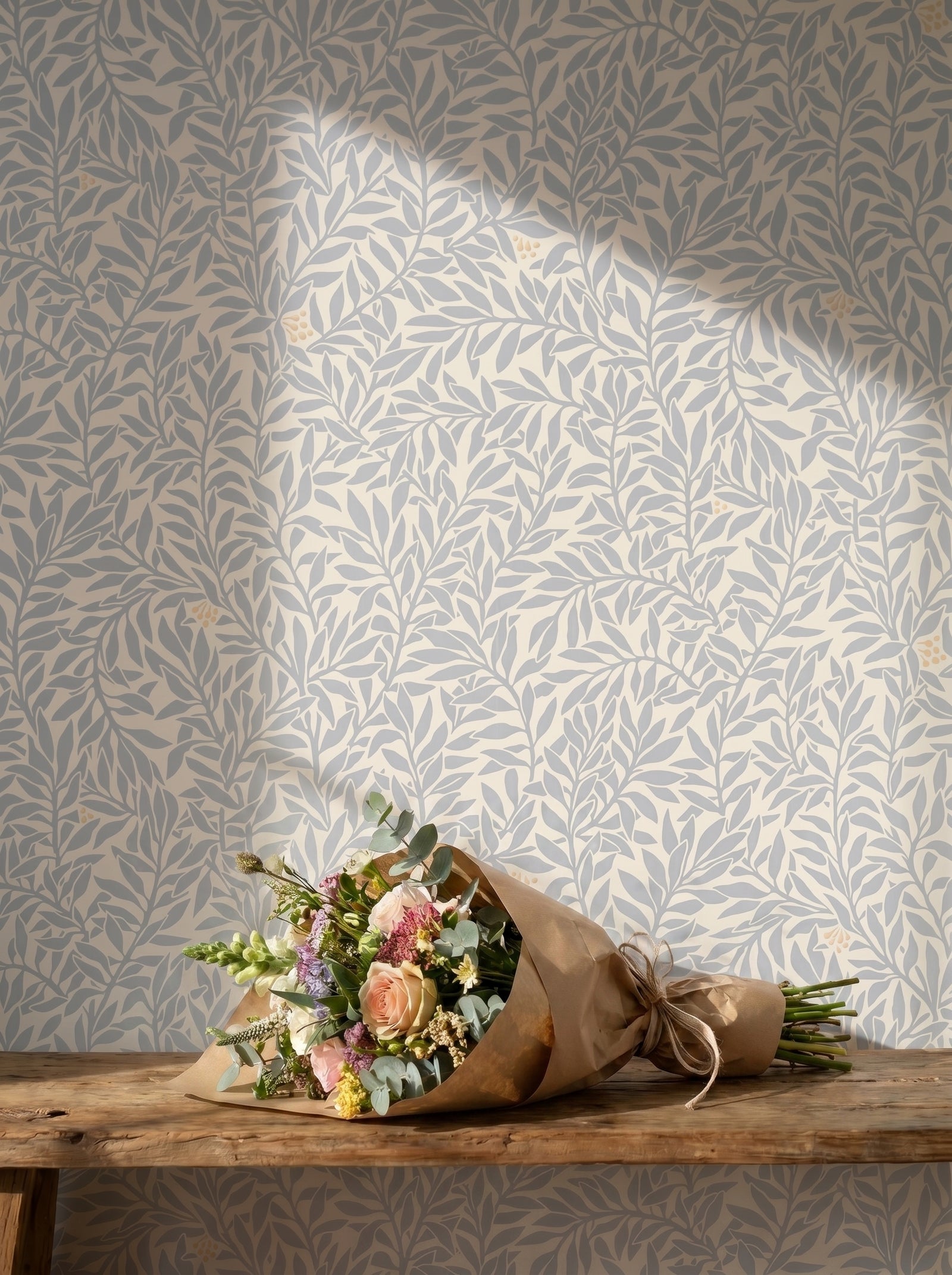 Serpentin Sunny Blue wallpaper decorating an interior wall