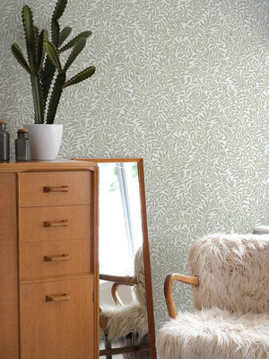 Norrviva wallpaper Serpentin Moss Green